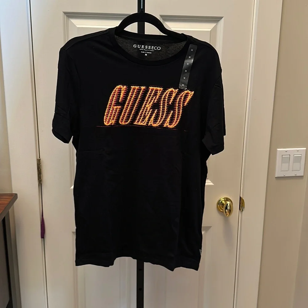 Guess - Mens RARE Graphic T-Shirt Black Tee Raised Lettering Fiery Logo - Picture 7 of 16
